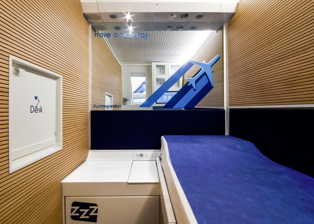 ホテル Resting Pods - Zzzleepandgotrn Torino Airport カゼッレ・トリネーゼ エクステリア 写真